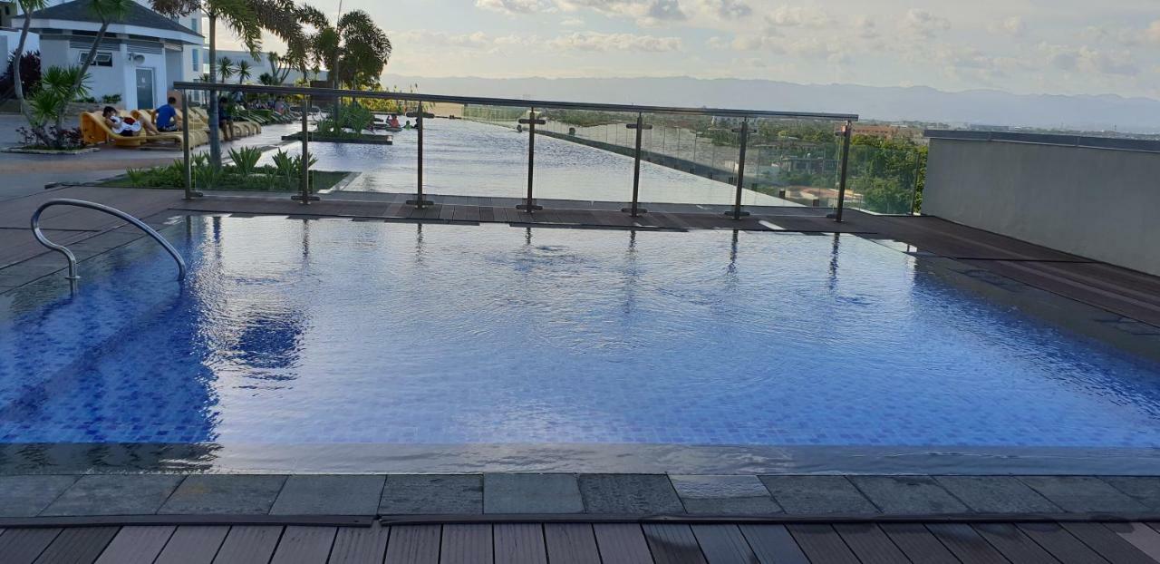 Mactan Newtown Condo With Garden And Ocean View 8Newtown Blvd Lapu-Lapu City Exterior foto