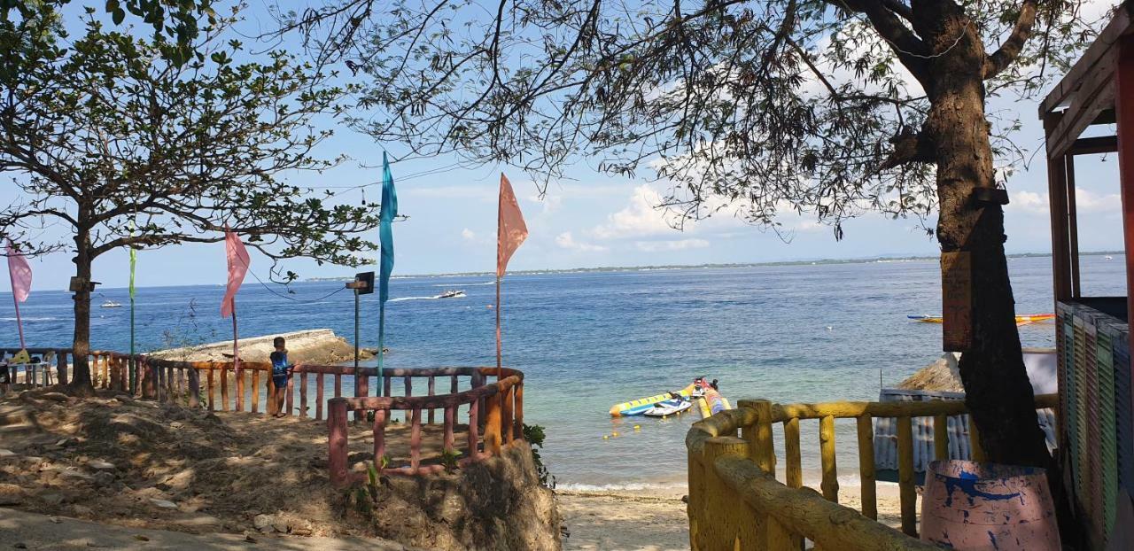 Mactan Newtown Condo With Garden And Ocean View 8Newtown Blvd Lapu-Lapu City Exterior foto