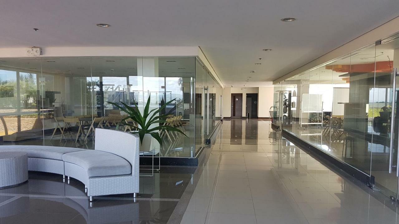 Mactan Newtown Condo With Garden And Ocean View 8Newtown Blvd Lapu-Lapu City Exterior foto
